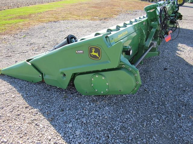 Image of John Deere C12F equipment image 4