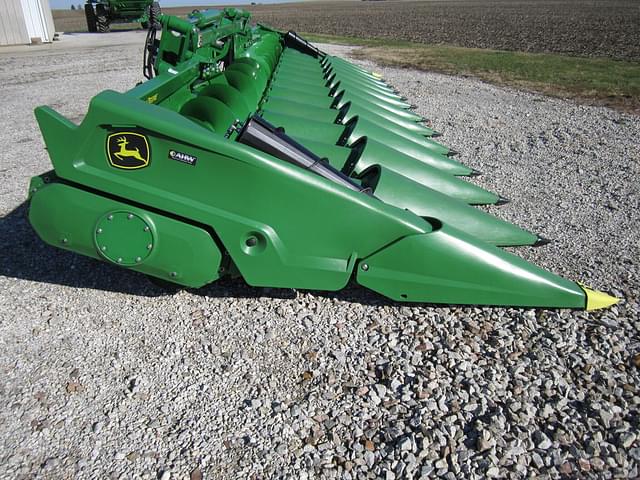 Image of John Deere C12F equipment image 3