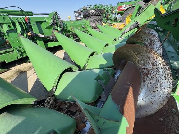 Image of John Deere C12F equipment image 3