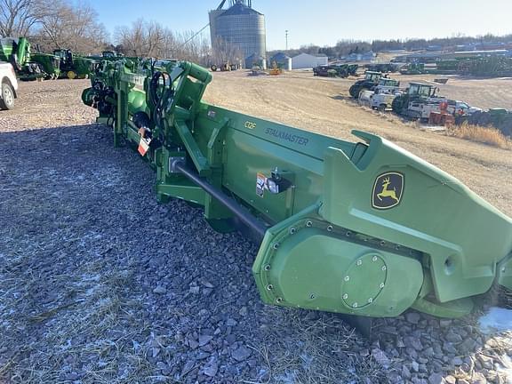 Image of John Deere C12F equipment image 3