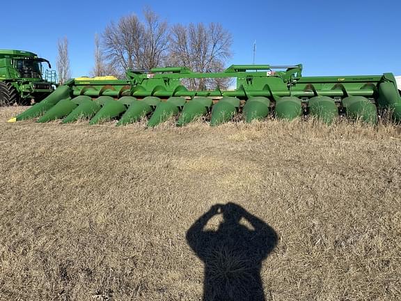 Image of John Deere C12F equipment image 1