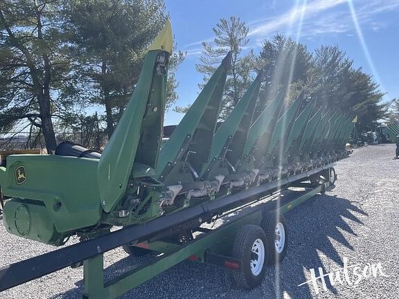 Image of John Deere C12F equipment image 3