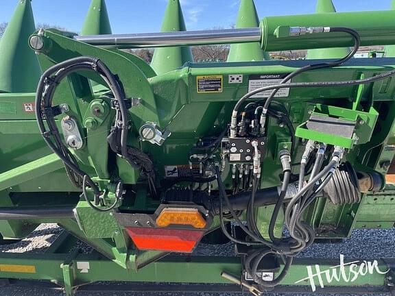 Image of John Deere C12F equipment image 4