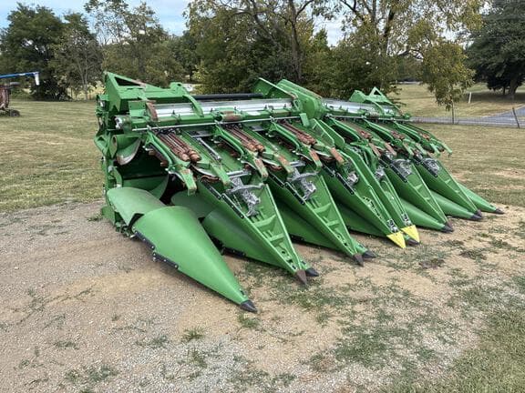 Image of John Deere C12F equipment image 4