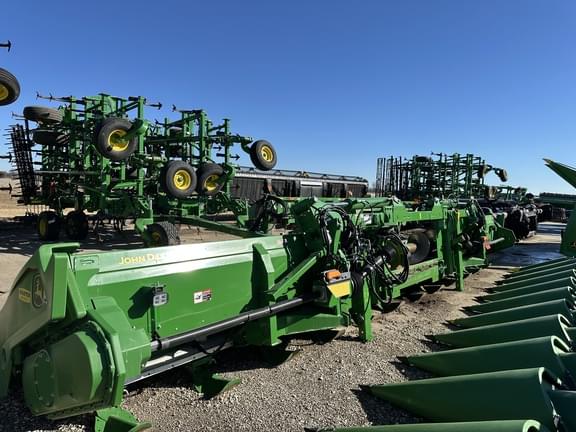 Image of John Deere C12F equipment image 2