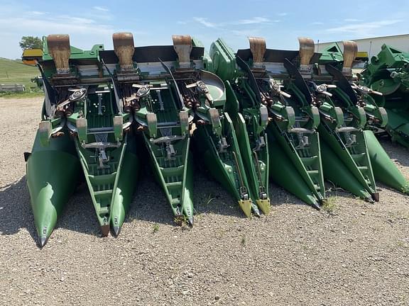 Image of John Deere C12F equipment image 3