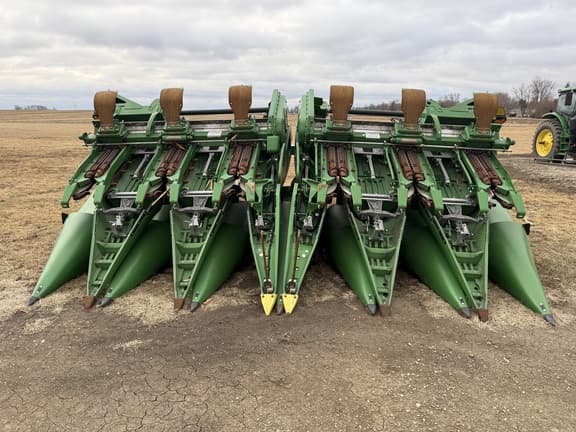 Image of John Deere C12F equipment image 2