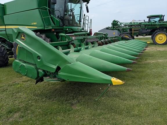 Image of John Deere C12F equipment image 2
