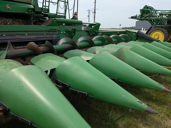 Image of John Deere C12F equipment image 4