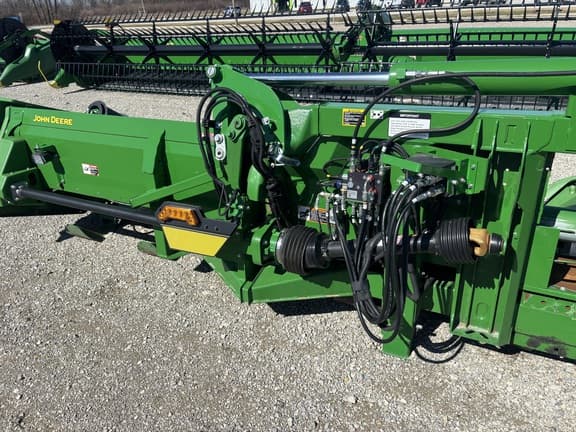 Image of John Deere C12F equipment image 4