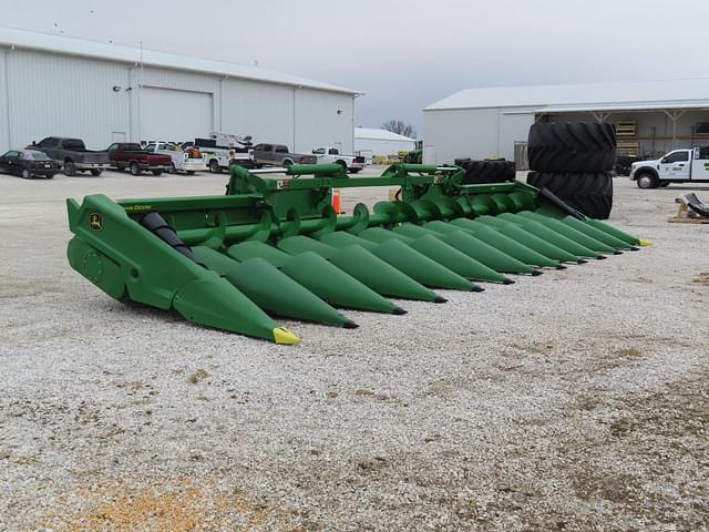 Image of John Deere C12F equipment image 2