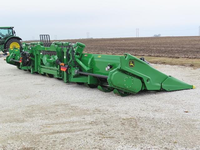 Image of John Deere C12F equipment image 4
