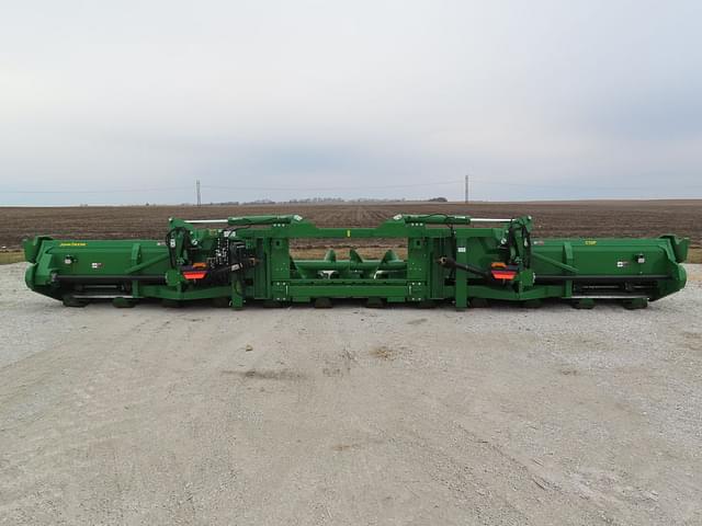 Image of John Deere C12F equipment image 3