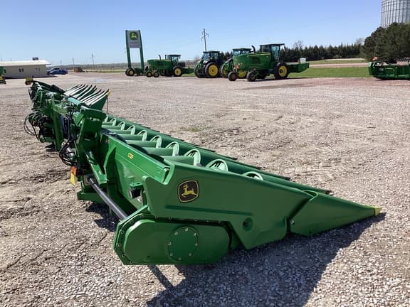 Image of John Deere C12F equipment image 3