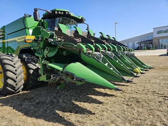 Image of John Deere C12F equipment image 2