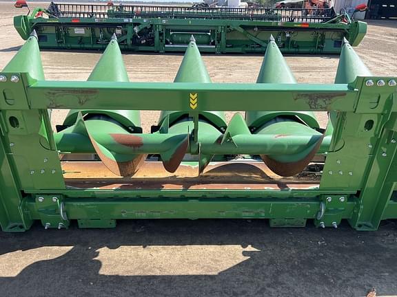 Image of John Deere C12F equipment image 4