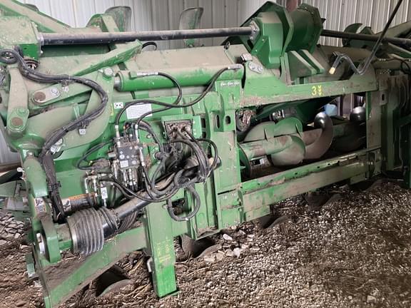 Image of John Deere C12F equipment image 4