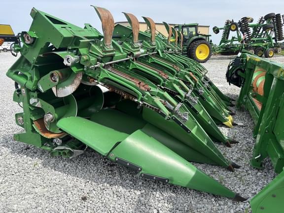 Image of John Deere C12F equipment image 1