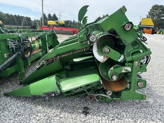 Image of John Deere C12F equipment image 3