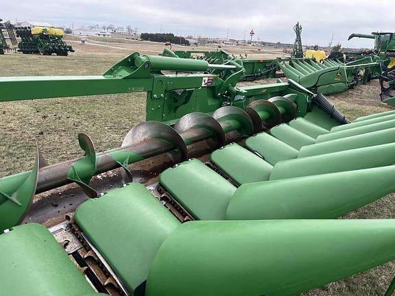 Image of John Deere C12F equipment image 4