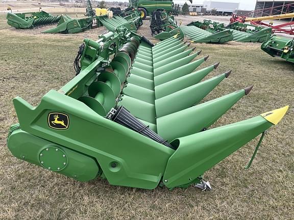 Image of John Deere C12F equipment image 3