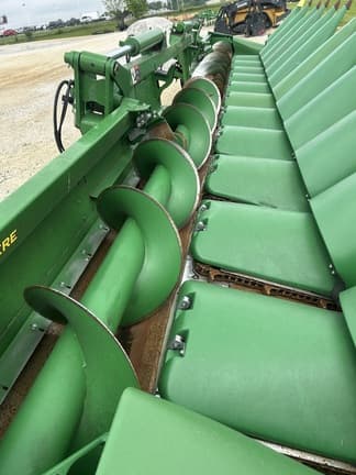 Image of John Deere C12F equipment image 3