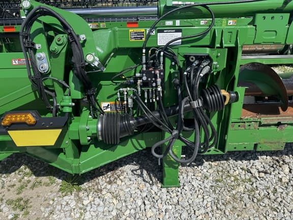 Image of John Deere C12F equipment image 4