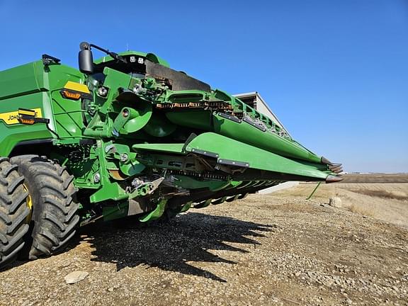 Image of John Deere C12F equipment image 2