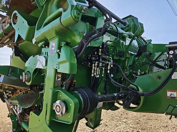 Image of John Deere C12F equipment image 4