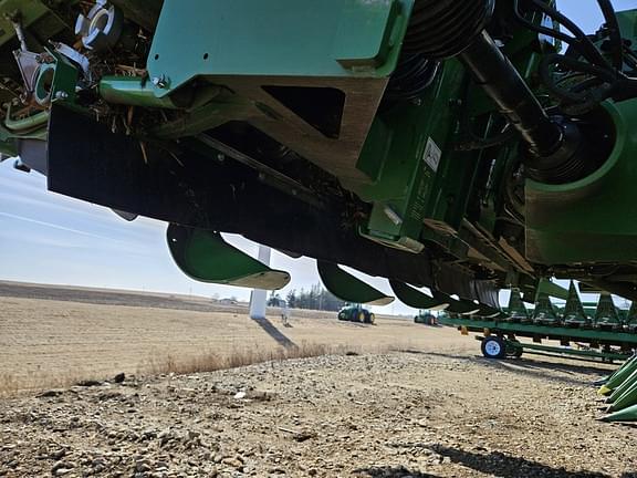 Image of John Deere C12F equipment image 3