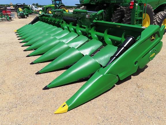 Image of John Deere C12F equipment image 4