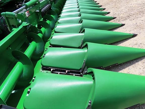 Image of John Deere C12F equipment image 2