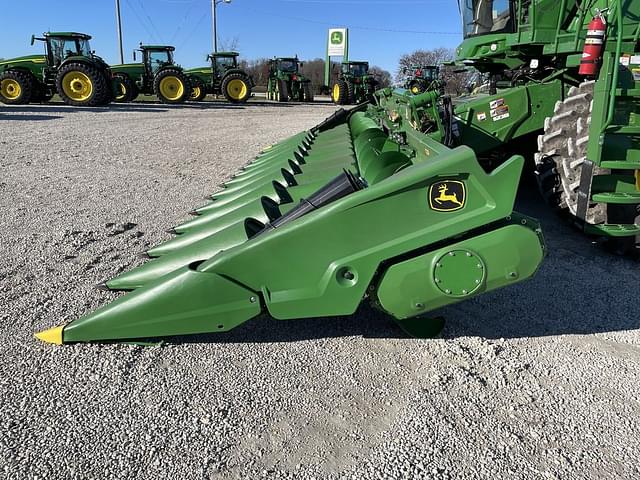 Image of John Deere C12F equipment image 4