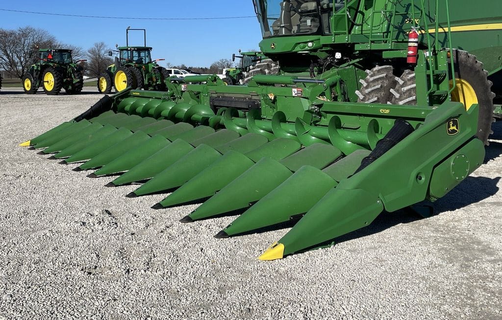 Main image John Deere C12F