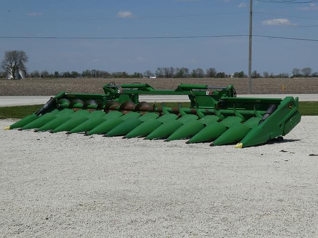 Image of John Deere C12F equipment image 4