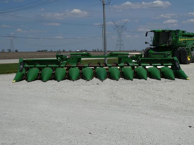 Image of John Deere C12F equipment image 3