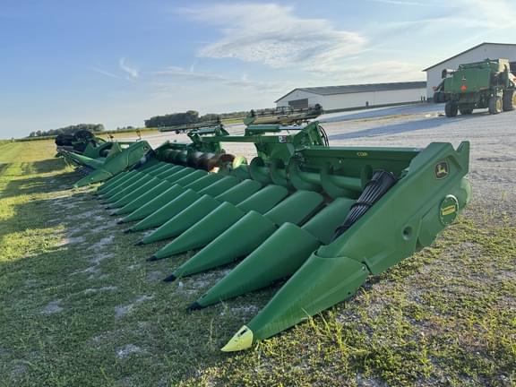 Image of John Deere C12F equipment image 1