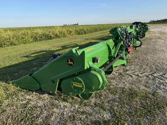 Image of John Deere C12F equipment image 4