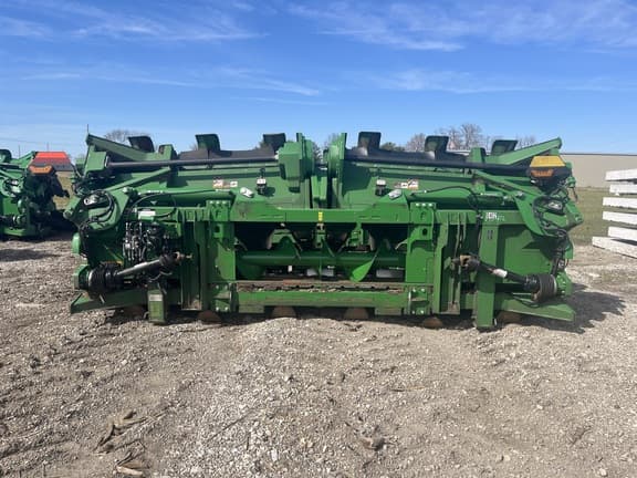 Image of John Deere C12F equipment image 3