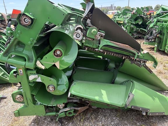 Image of John Deere C12F equipment image 4