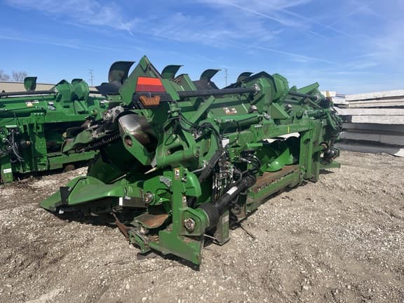 Image of John Deere C12F equipment image 2