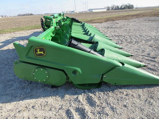 Image of John Deere C12F equipment image 2