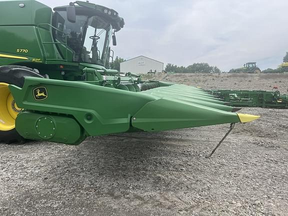 Image of John Deere C12F equipment image 3