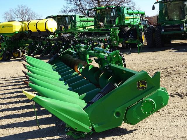 Image of John Deere C12F equipment image 3