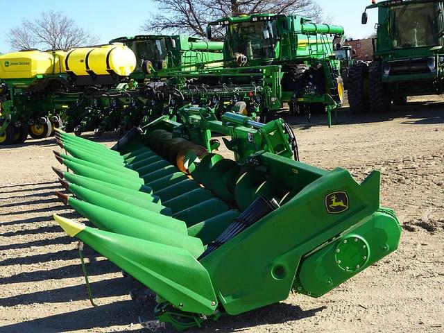 Image of John Deere C12F equipment image 3
