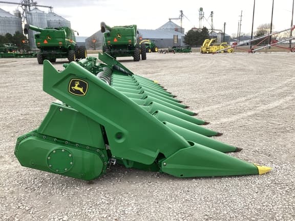 Image of John Deere C12F equipment image 2