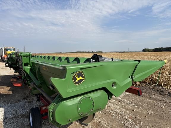 Image of John Deere C12F equipment image 2
