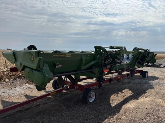 Image of John Deere C12F equipment image 1