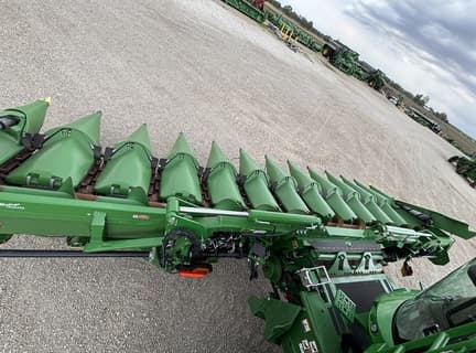Image of John Deere C12F equipment image 2