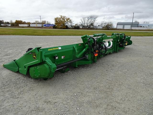 Image of John Deere C12F equipment image 4